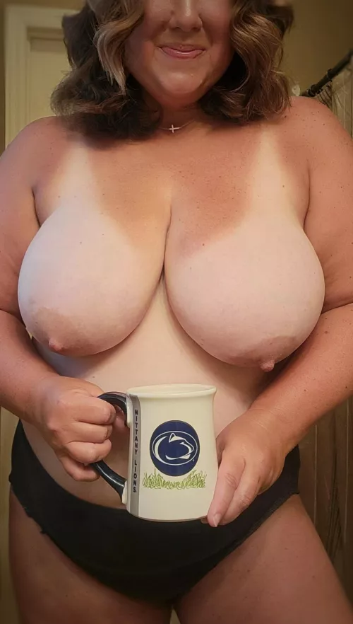 Game day is the best day... Happy Saturday! 🏈