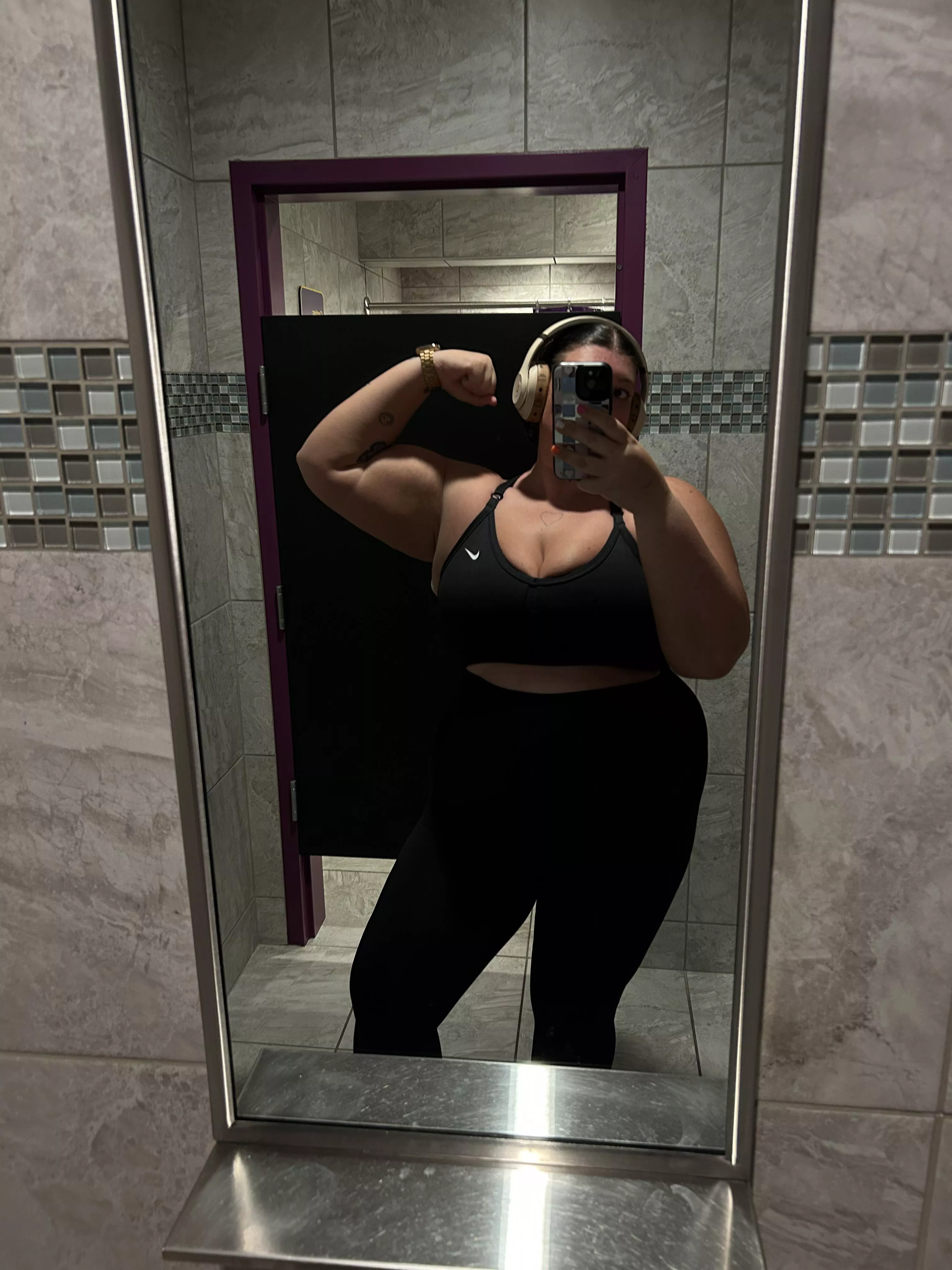 Gym selfie! Show me your pump. 