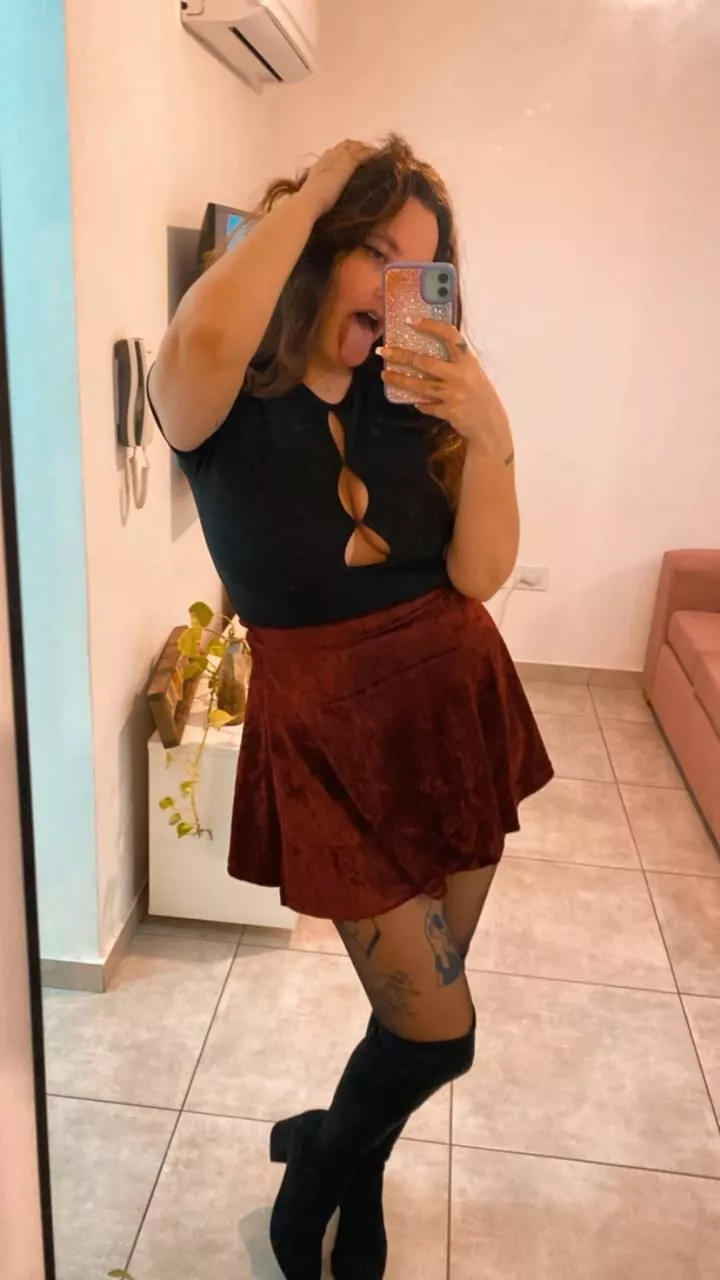 Let's be very wild in my bed tonight 