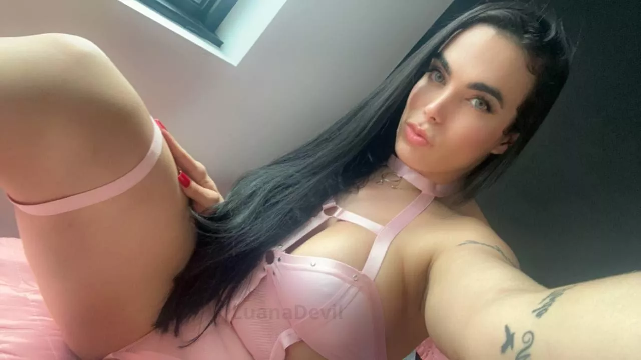 Lick all my body and finish on my nipples please 😏