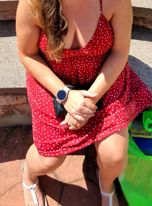 No bra with this sundress