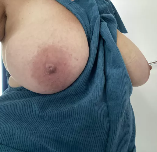 The wrong way to wear overalls 