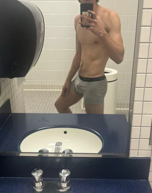 Took some new gym pics, here's a sneak peek 👀