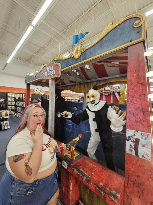 Whats your favorite scary movie??