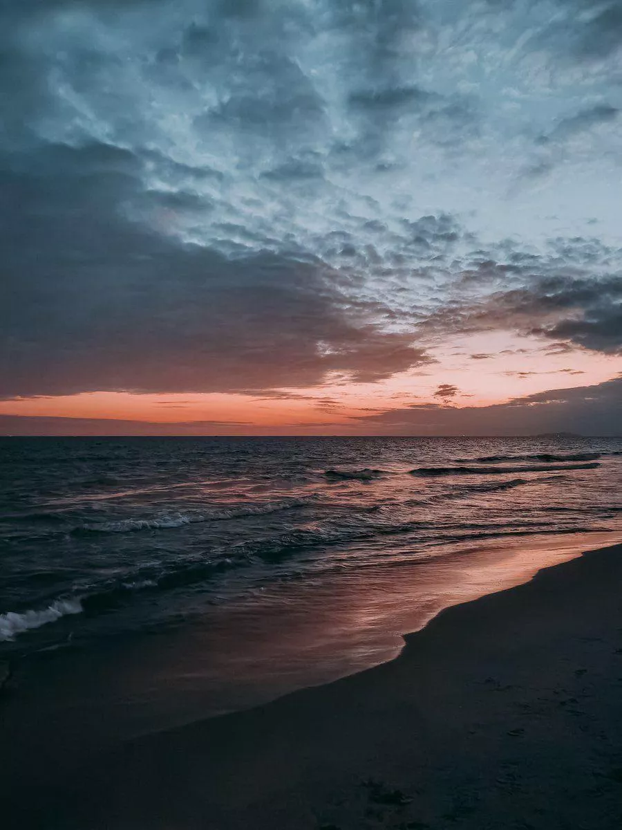 where the sunset paints the sky in breathtaking hues. 🌅🌴