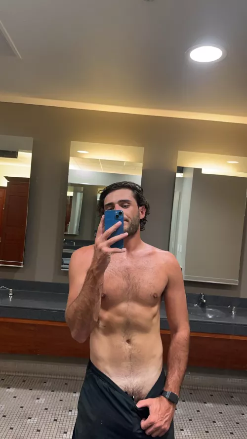 Who would suck off this 6’3” gym bro in the locker room? 