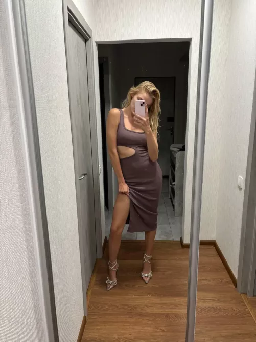 A gorgeous photo in the mirror