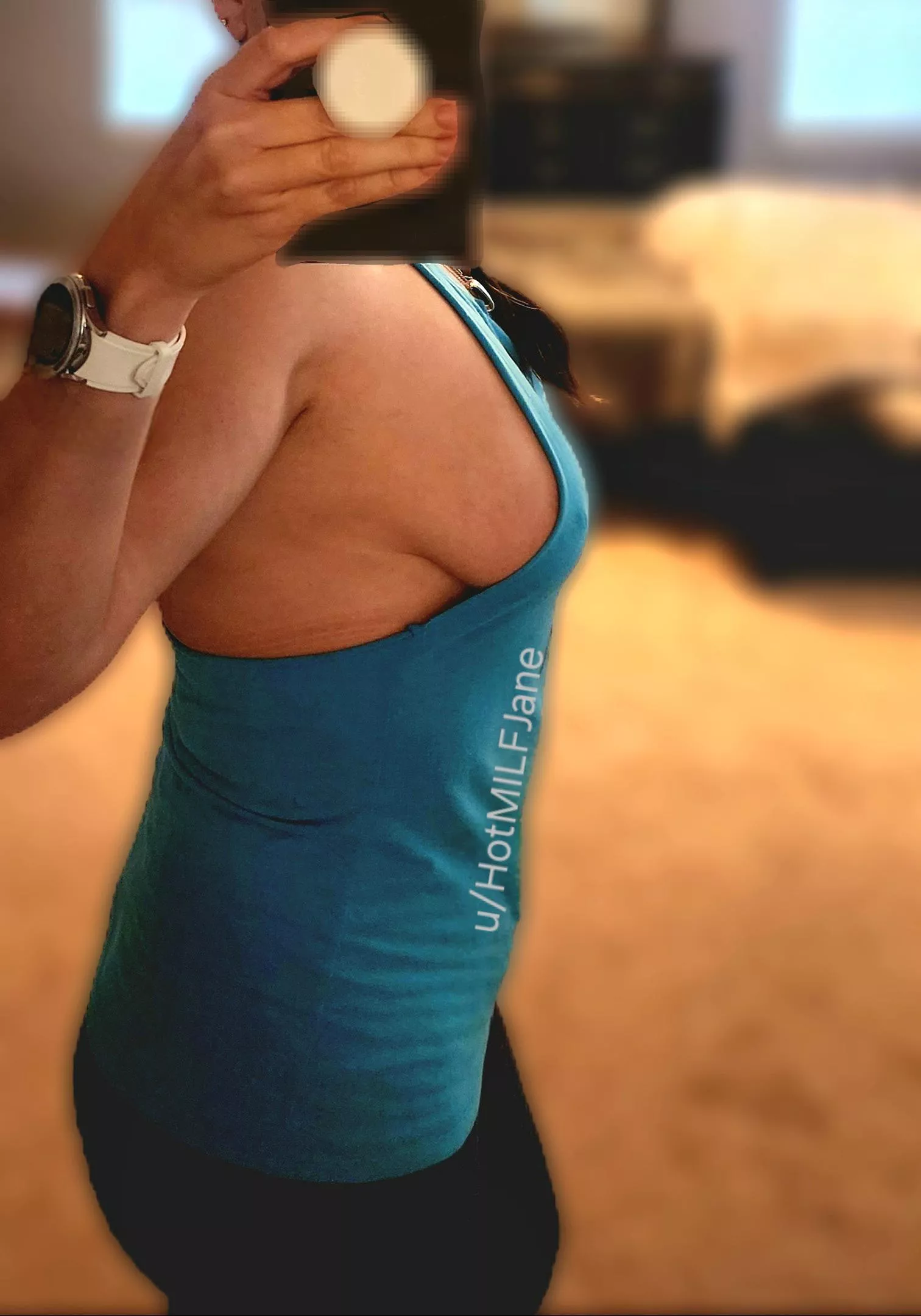 Great tank top sideboob