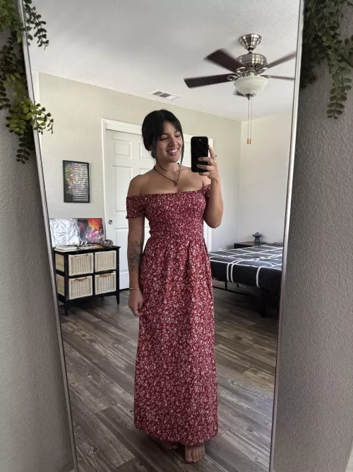 I like the way this dress looks on me, do you?♥️