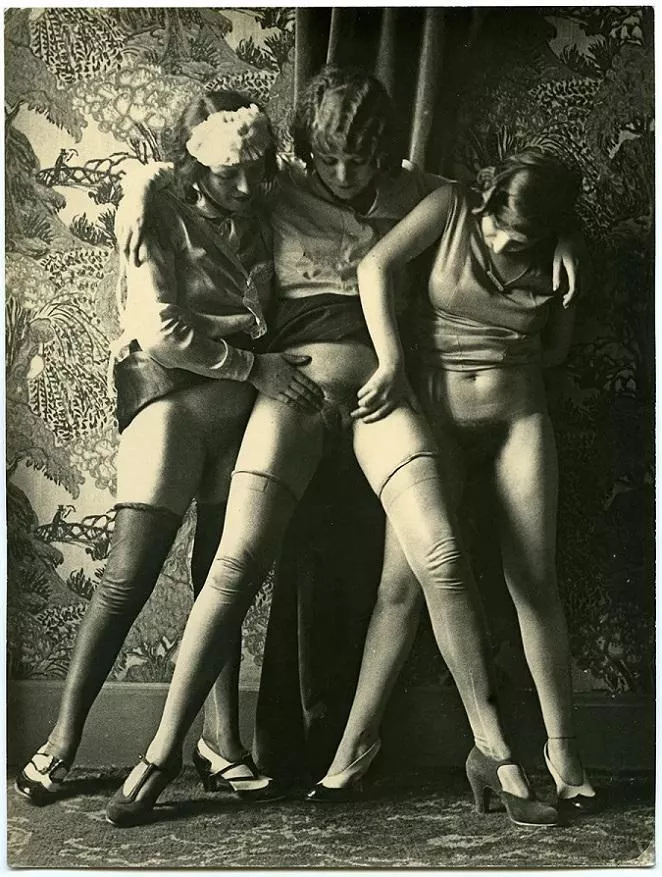Ladies looking c. early 1900s