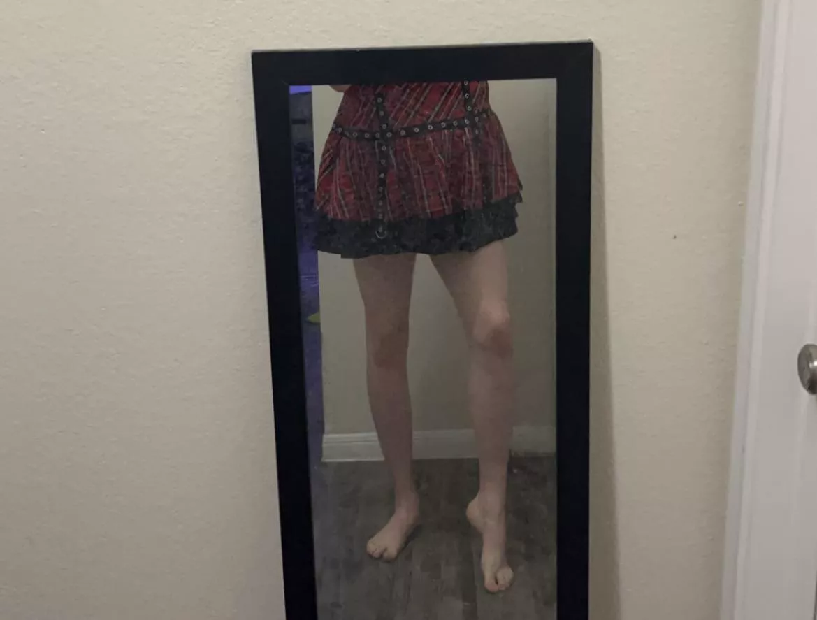 upv my comment if you like my legs 🥵