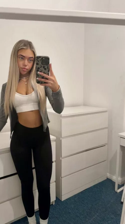 who needs jeans when you’ve got leggings this good? 