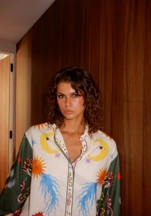 Brunettes are better than blondes, don't you think?