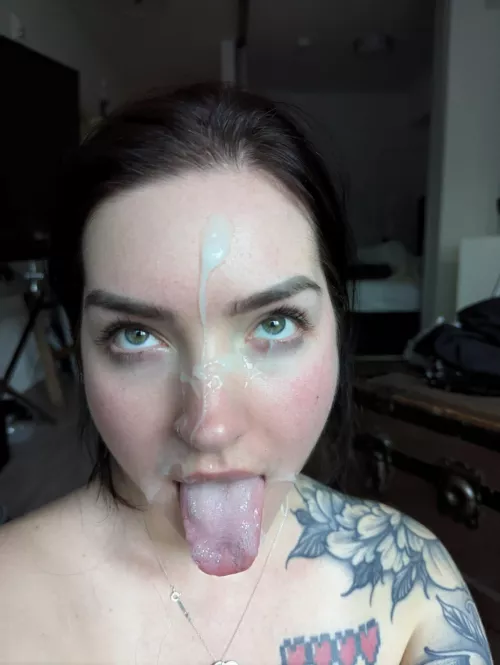 Cum goes so well with my eyes I just need to take selfies 
