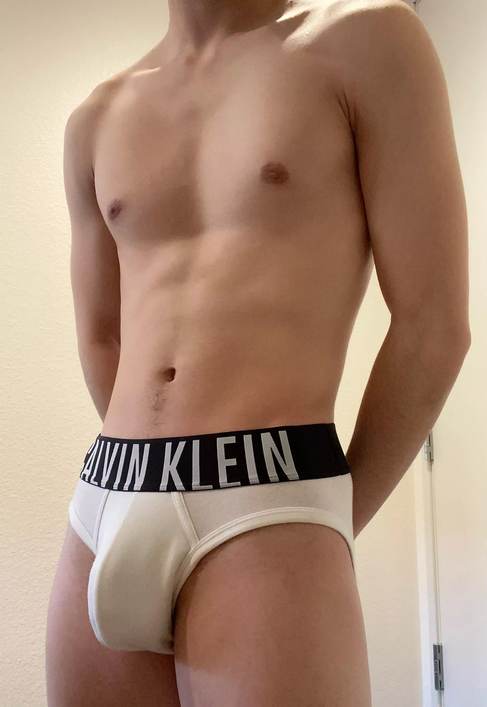 Does white make my bulge look good?