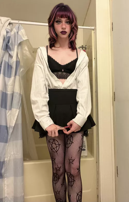 Got into my moms makeup >.<