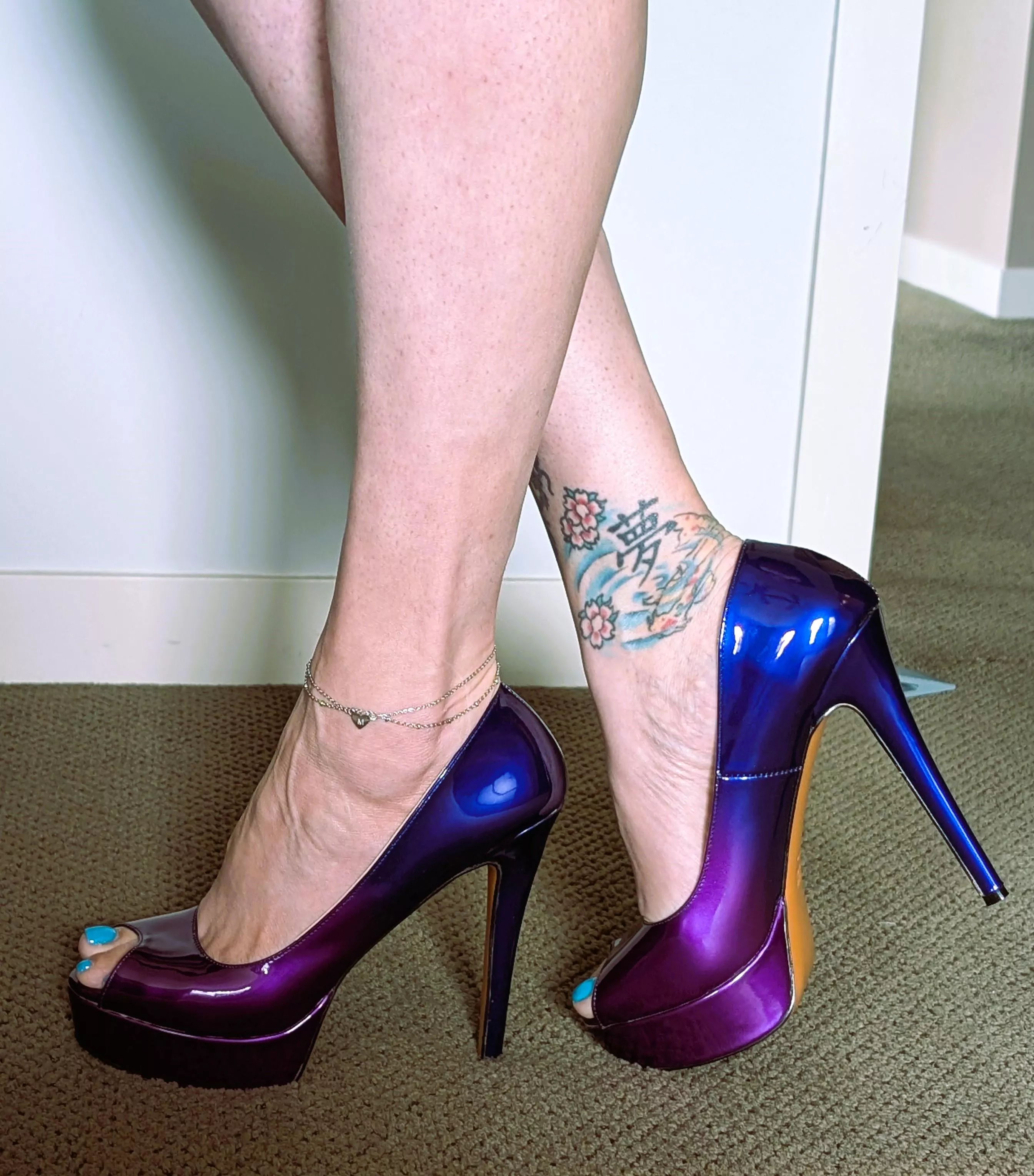 Happy Friday Heel Friends!