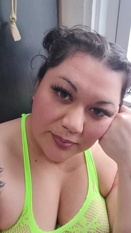 I love eyelashes, but never apply them correctly. These lasted just for the photo. 😺