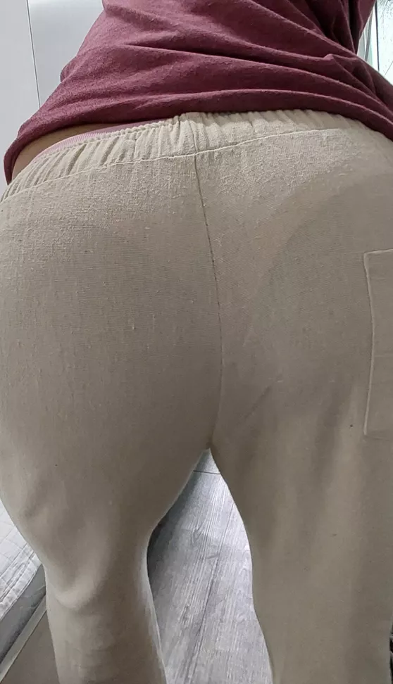 My date told me he could see my pantyline when i bent forward >< that made me super blushy...why didnt he think it was just boi undies? 