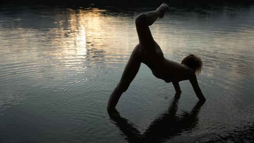 Scorpionpose meets Adho Mukha Svanasana 🕉🙏