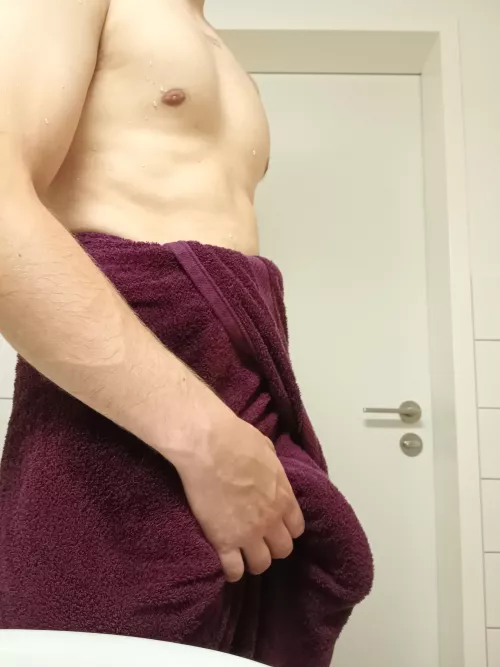 Take a peek under the towel? M25