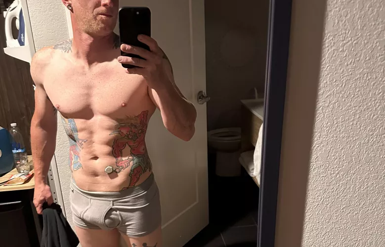 Wish there was another bro hanging at my hotel [37]