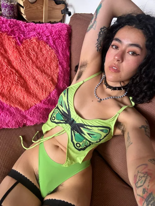 Do hairy women smell better?