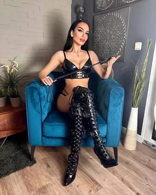 flexing you my nice boots, I know it makes you weak