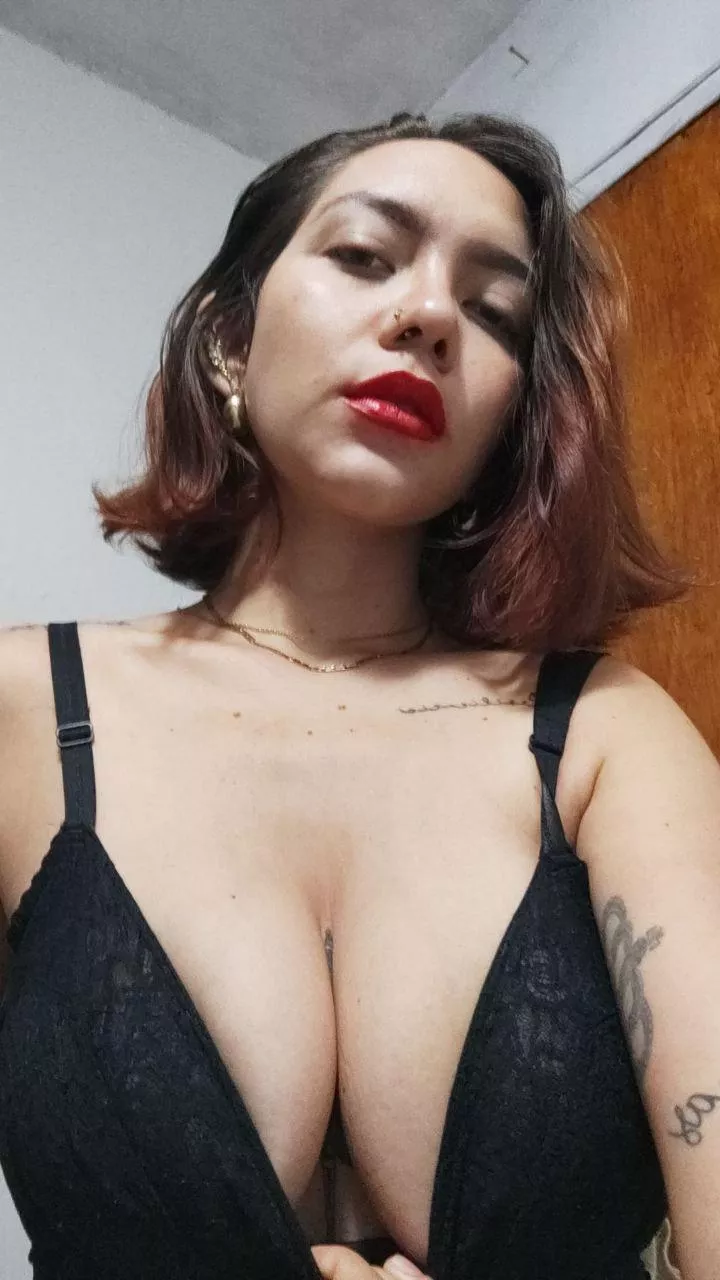 I look like Scarlet Johansson 