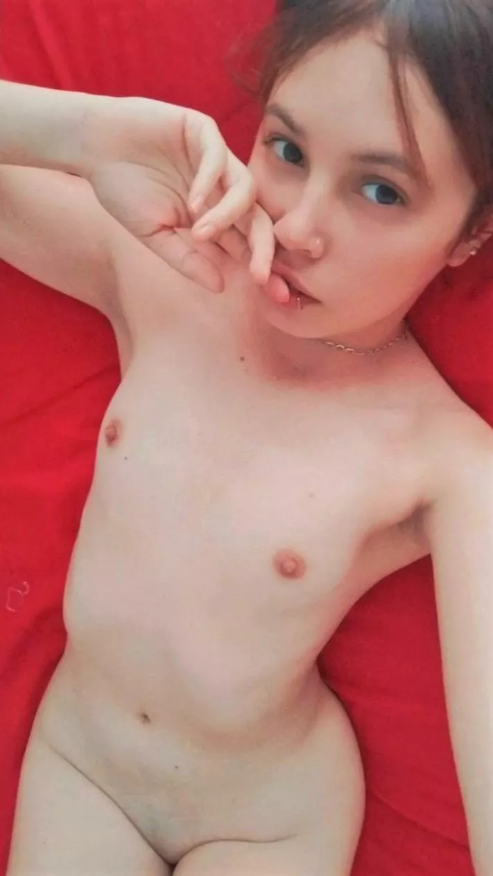 I'm bored, can I send u nudes 😳