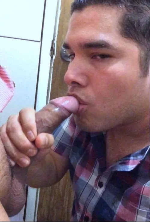 Kissing cocks is my passion 