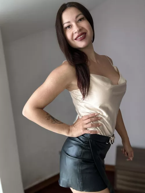 Leather skirts are underrated