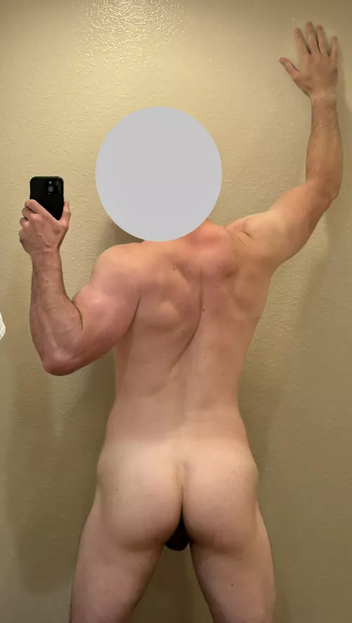 My scrotum is peeking out 🫣