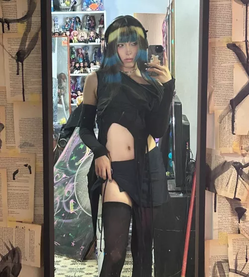 The masculine urge to look like a succubus and seduce whoever I want >:33