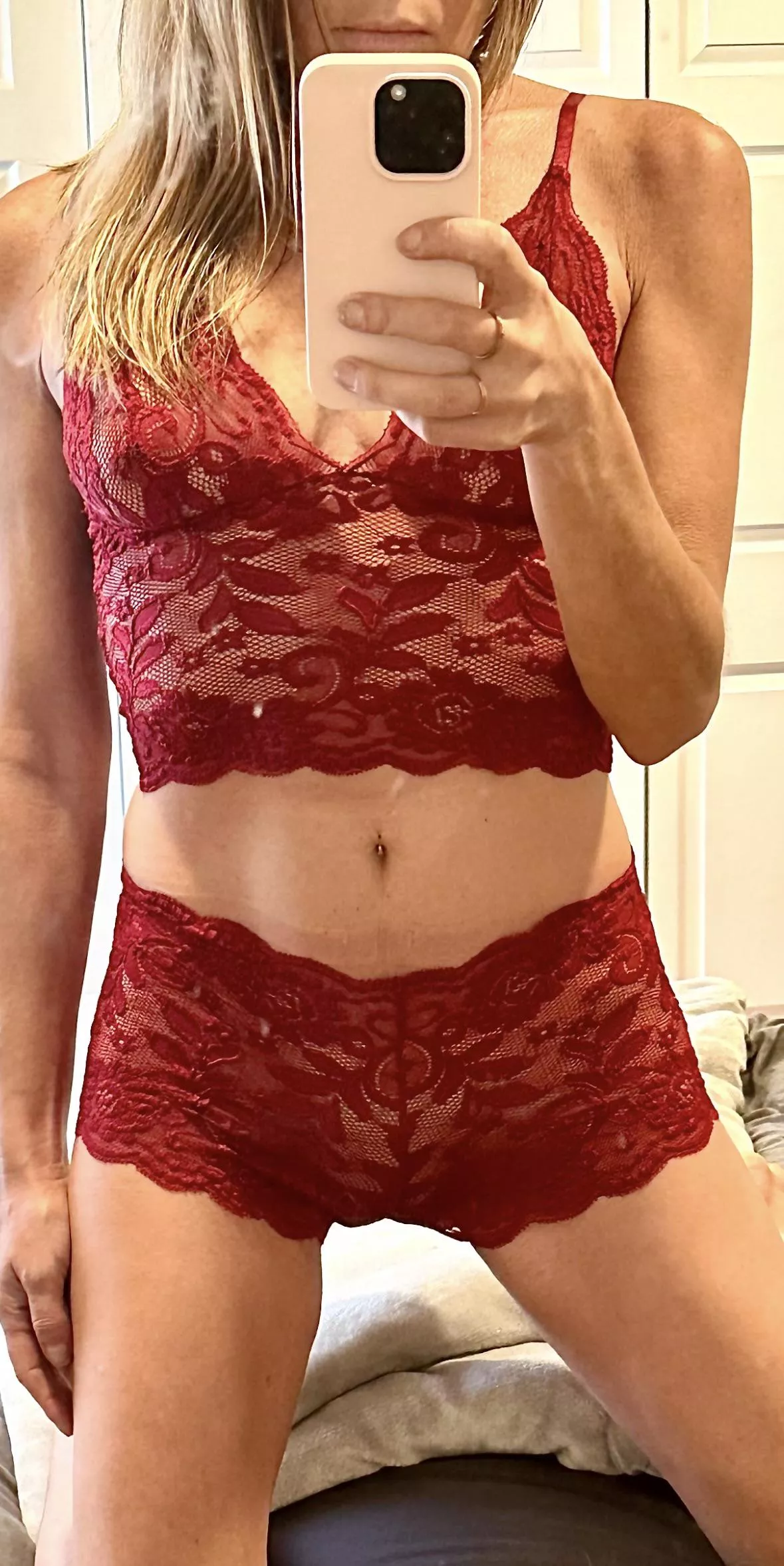 Wife is home alone and horny 🥵 