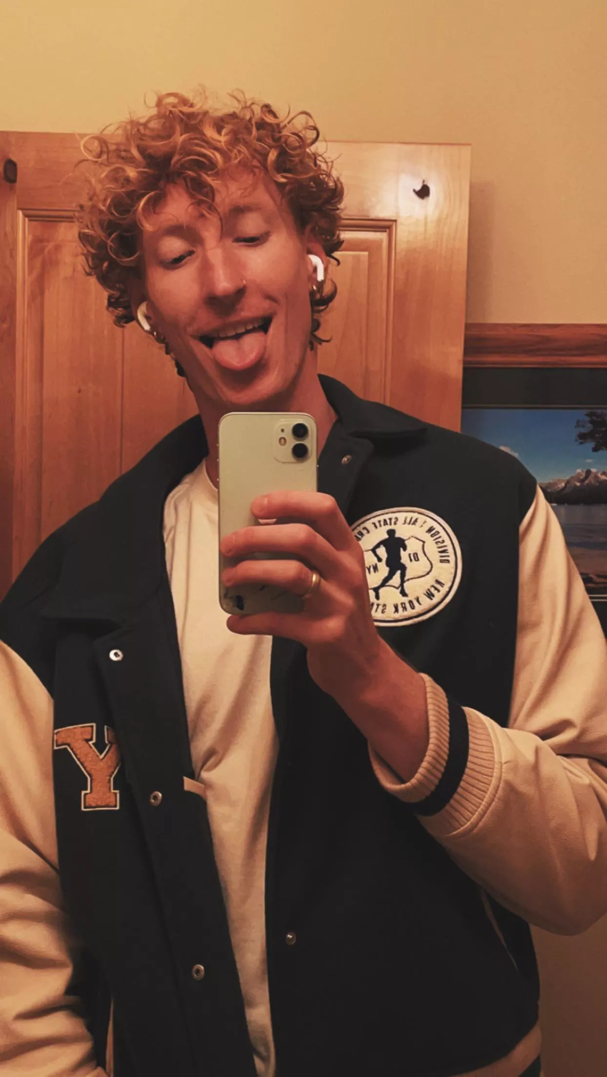 30 years being single 🙃 trying to put myself out there more 🙂