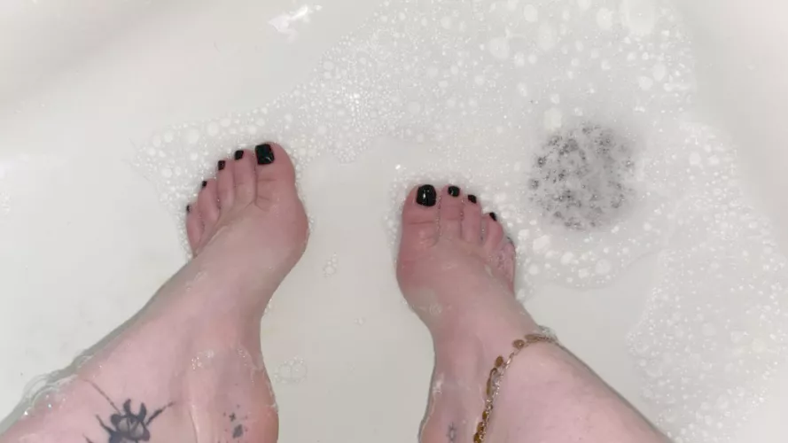 Bubbles and feet 👣 