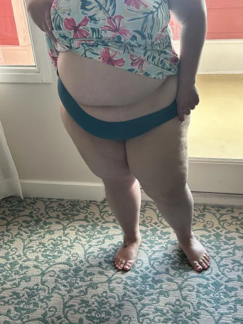 Going to waddle to the pool, hoping they have a waiter who can fetch me snacks 🐷😈