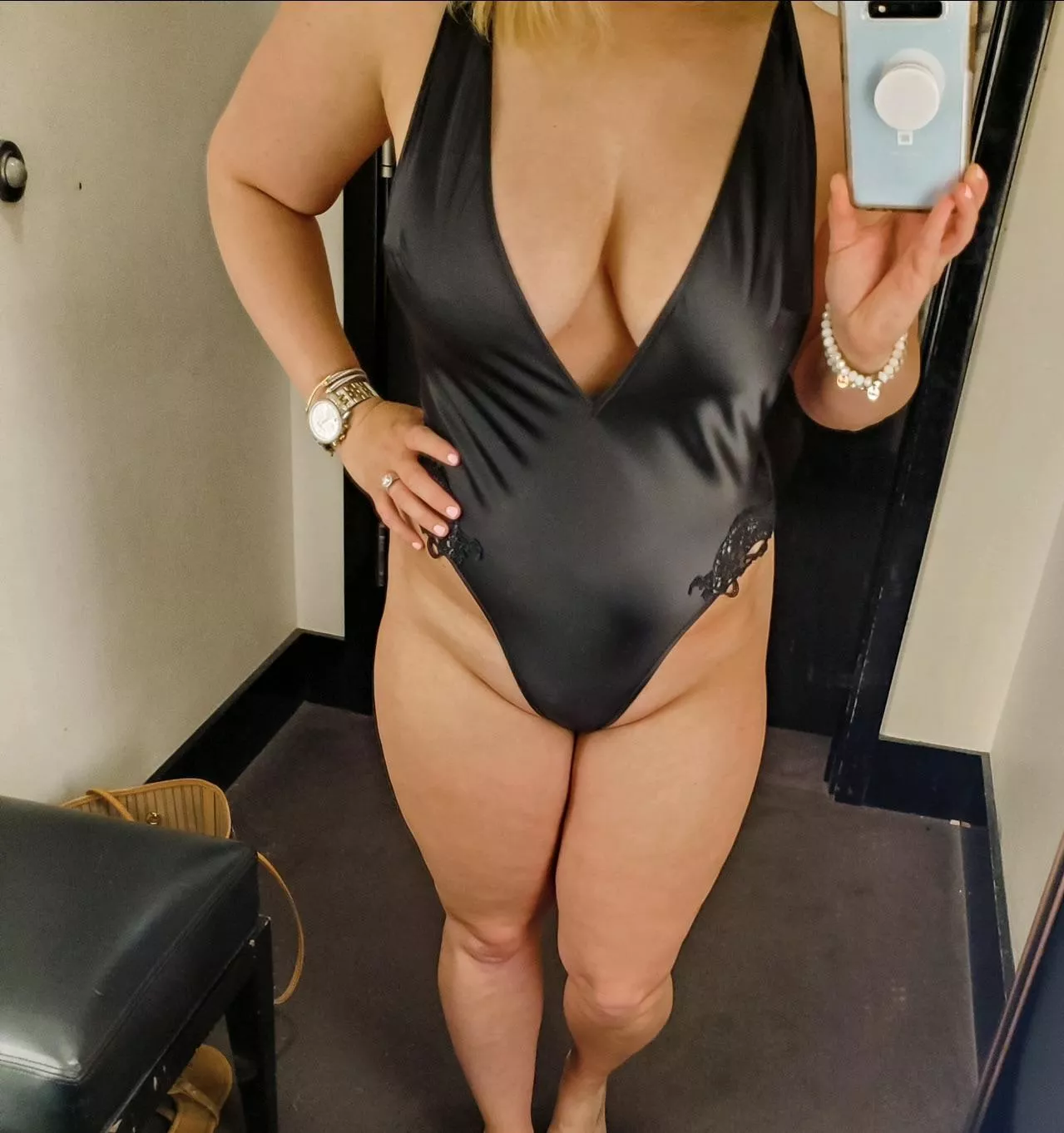 I get to turned on at the pool when I see the glances from the other husbands, and the dirty looks from the other wives… Yes bitch, I would fuck him behind your back!