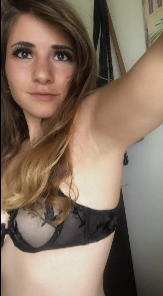 Instead of smash or pass…sniff or diss?? 😂