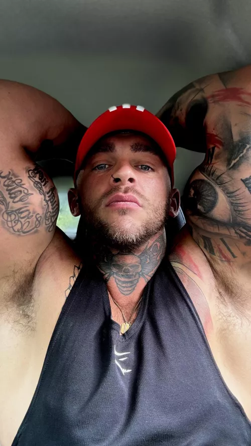 Post gym stinkin pits for the right one 🫵🏻