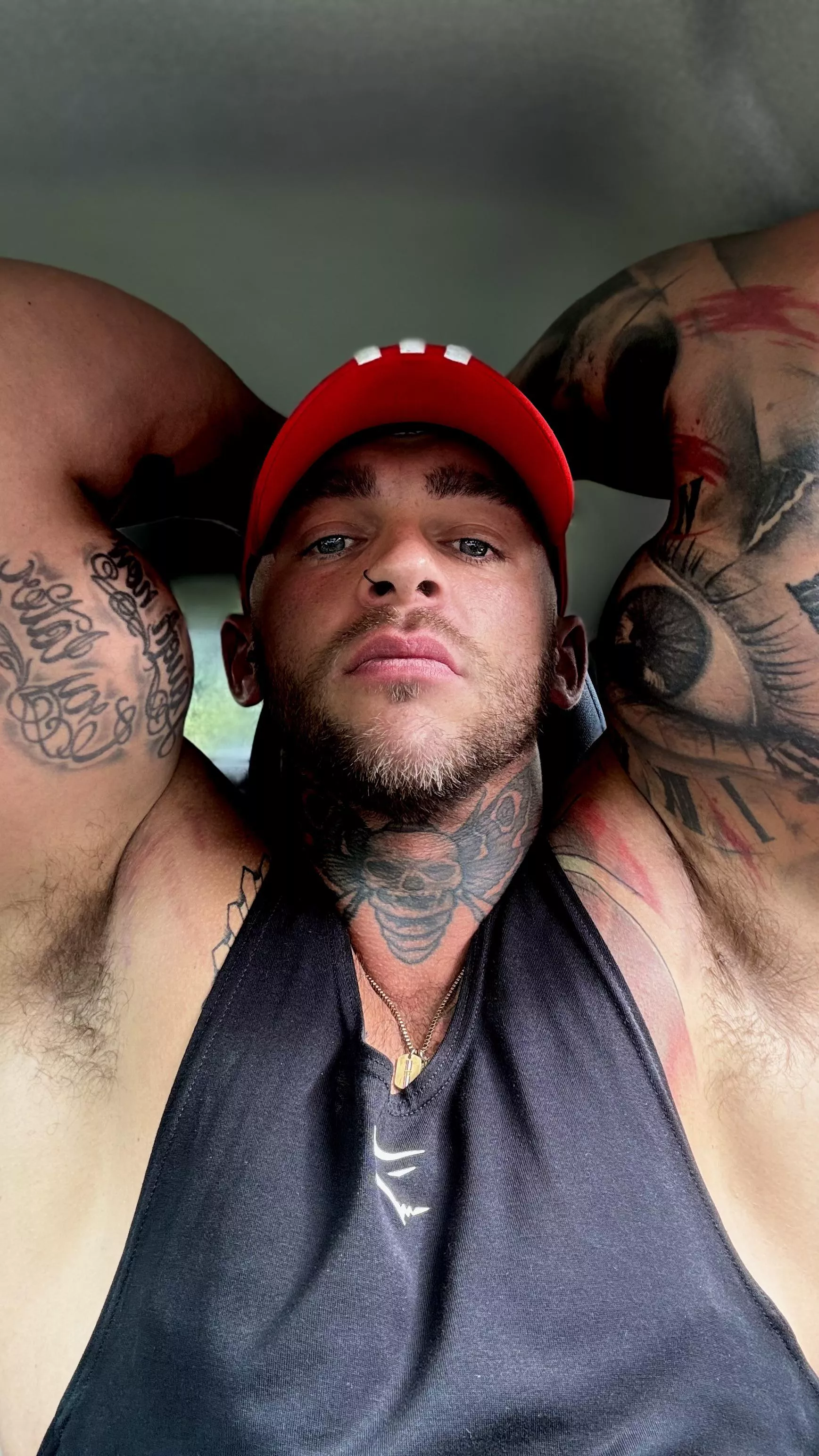 Post gym stinkin pits for the right one 🫵🏻