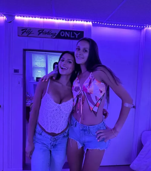 They’re bigger and she knows it🥵