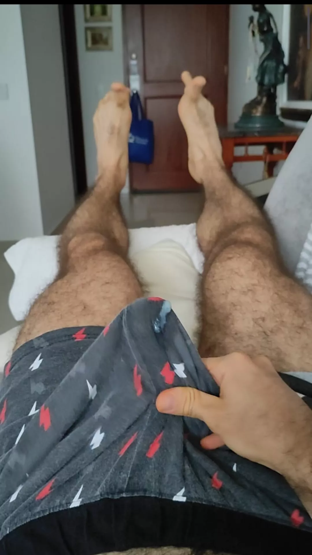 When i cum i shake My legs and Cross My feet fingers 