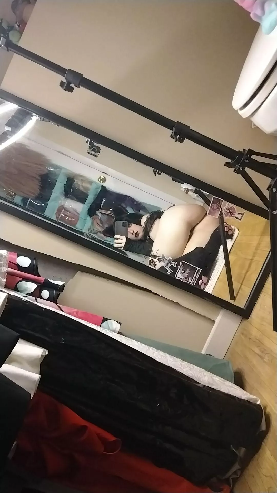 Cat girl butt (divinezpaghetti)