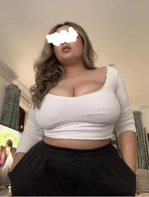 [F] Netflix and chill attire