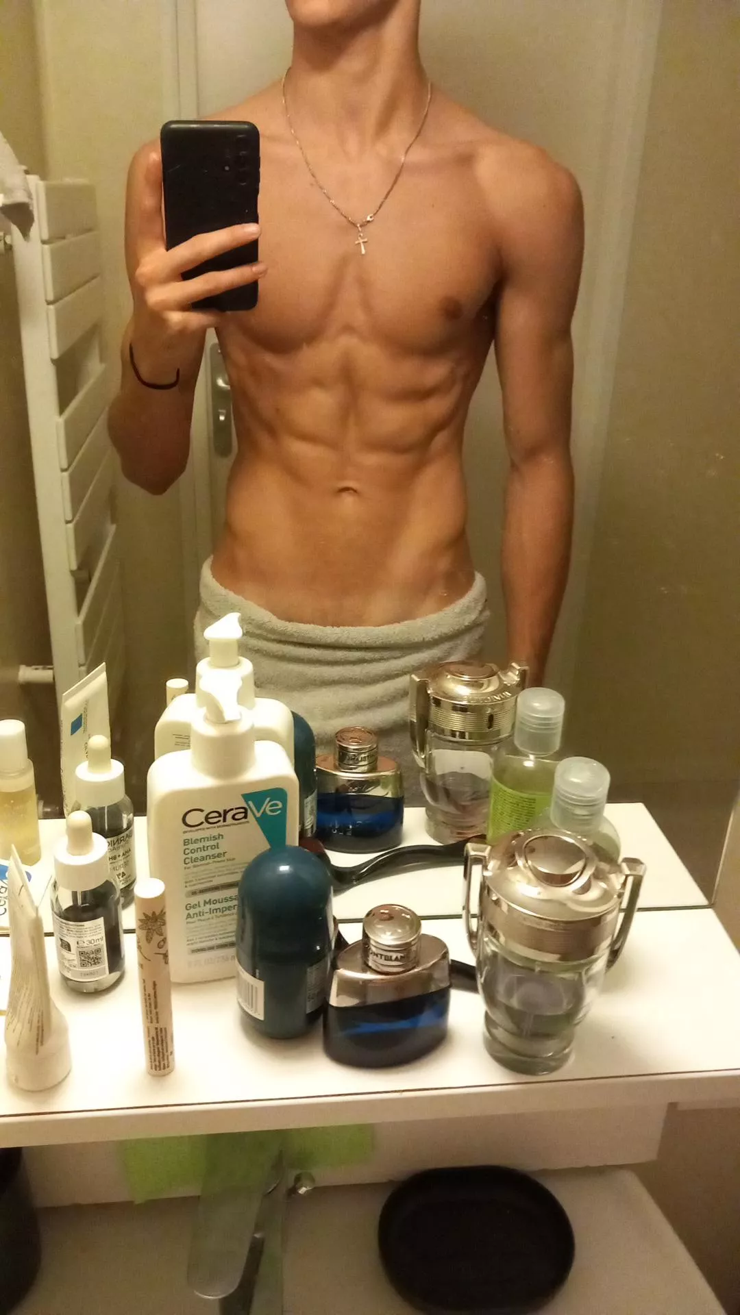 Fit top here, need some femboy 