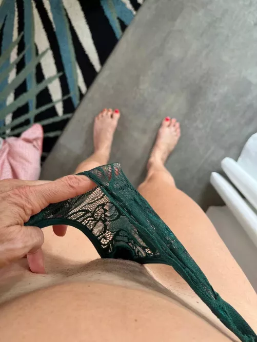 I keep seeing 18-20 years old checking me out at the gym, is this what you wanted to see? 👀