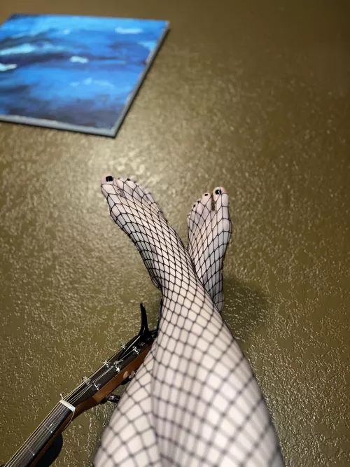 i wish my feet had something to play with