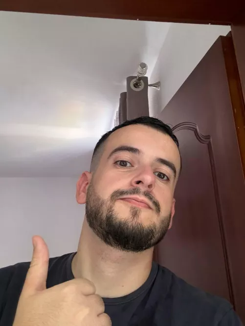 Just got my beard game on point, now if only finding a boyfriend was this easy! 💁‍♂️